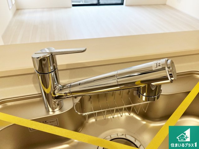 加古川市平岡町二俣　新築一戸建ての設備|浄水器を内蔵！炊飯時、お茶を作る時に安心してお水を使えます！お湯と冷水、浄水と原水、シャワーの切替えもワンタッチです！