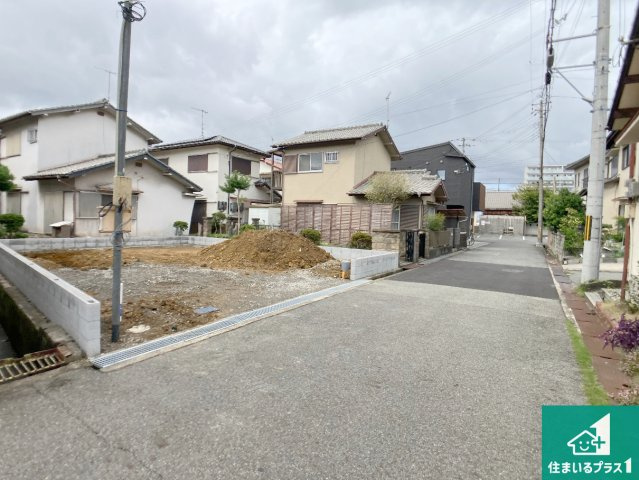 加古川市平岡町二俣　新築一戸建ての前面道路含む現地写真|周辺は落ち着いた街並みの住宅地！子育てがしやすい住環境です！まだ未完成ですが、現地でしかわからない事もございます。是非一度ご覧ください。