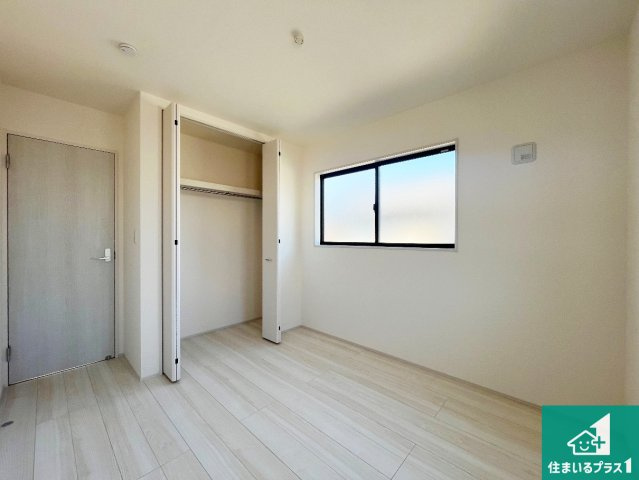 加古川市平岡町二俣　新築一戸建ての洋室|収納スペースが充実しているので子供の成長に合わせてたくさん収納ができます！家族構成に合わせた様々な活用ができる収納！