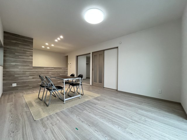 【居間・リビング】 | 滑川町月の輪第２期　ワイウッドコート　新築戸建　全7棟　5号棟