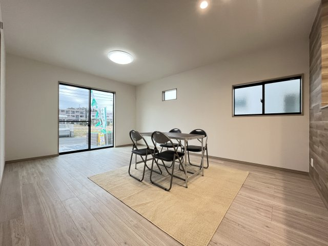 【居間・リビング】 | 滑川町月の輪第２期　ワイウッドコート　新築戸建　全7棟　5号棟