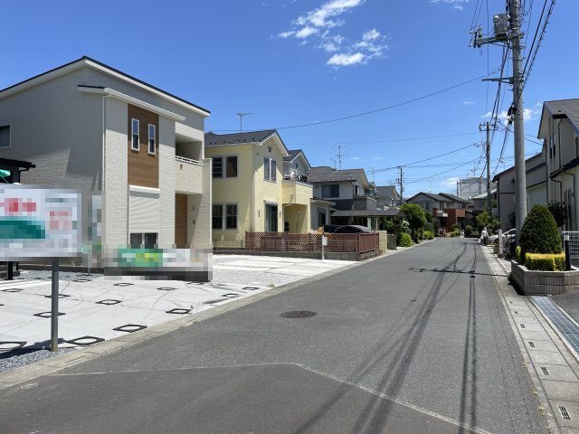 【前面道路含む現地写真】 | 滑川町月の輪第２期　ワイウッドコート　新築戸建　全7棟　5号棟