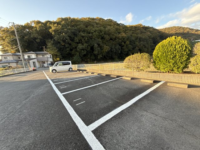 ピア・ルミナス1番館の駐車場