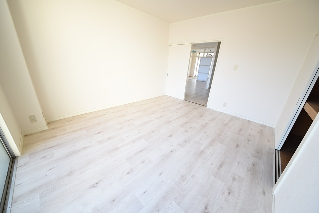 呉日興マンションの内装