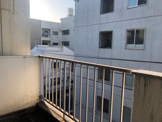 呉日興マンションのバルコニー