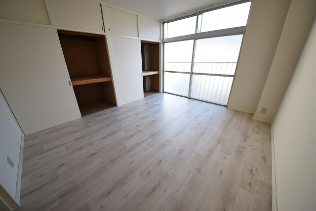 呉日興マンションの洋室