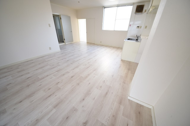 呉日興マンションの居間・リビング