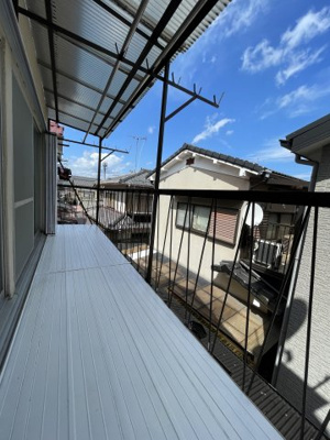 【バルコニー】 | 見世１丁目 | 朝の澄んだ空気や、夕方に吹く清々しい風を感じられるバルコニー。