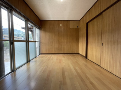 【洋室】 | 見世１丁目 | シンプル・イズ・ベストが基本。プレーンな空間を自分好みに。いつまでも快適に暮せる住まいへ。