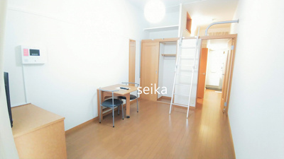 【居間・リビング】 | グランドゥールⅡ | ロフト付きのお部屋です。