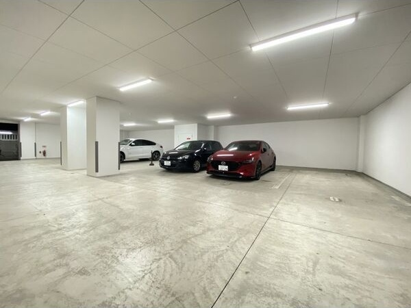 スプランディッド新大阪EASTの駐車場