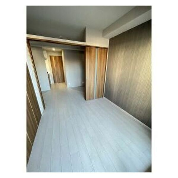 スプランディッド新大阪EASTの洋室