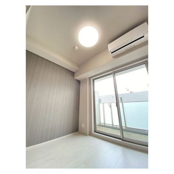 スプランディッド新大阪EASTの洋室