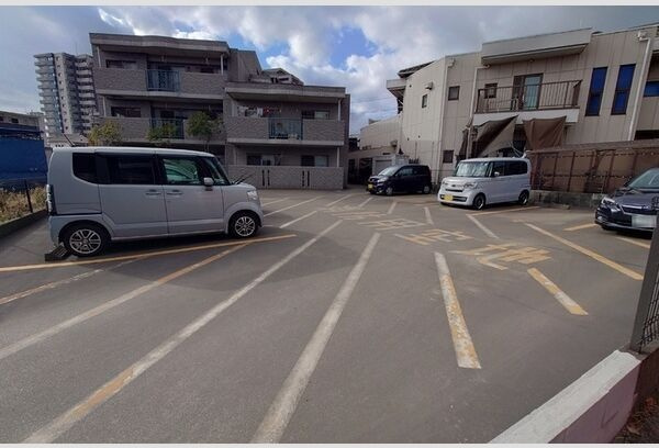 コンフォートの駐車場