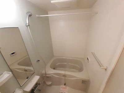 【浴室】 | ラ・ルーチェ | ゆったり過ごせるお風呂です