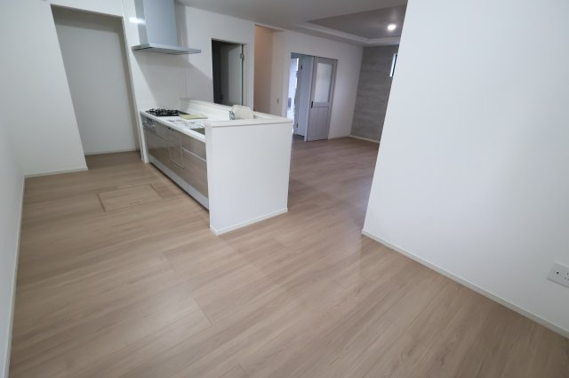 《仲介手数料無料》西区大字内野本郷929-16(全1戸)新築一戸建てリガーレの居間・リビング|撮影日 2025年12月1日 16:00 晴れ