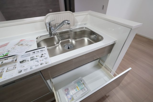 《仲介手数料無料》西区大字内野本郷929-16(全1戸)新築一戸建てリガーレのキッチン|撮影日 2025年12月1日 16:00 晴れ