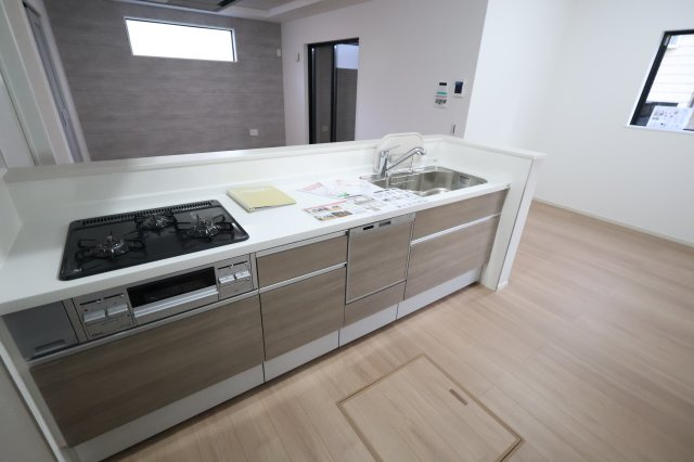 《仲介手数料無料》西区大字内野本郷929-16(全1戸)新築一戸建てリガーレのキッチン|撮影日 2025年12月1日 16:00 晴れ