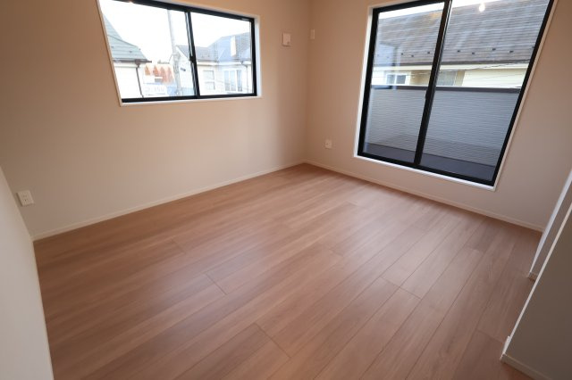 《仲介手数料無料》西区大字内野本郷929-16(全1戸)新築一戸建てリガーレの洋室|撮影日 2025年12月1日 16:00 晴れ