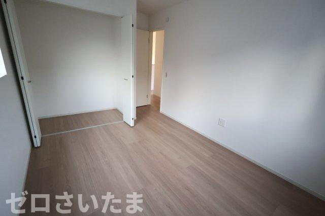 《仲介手数料無料》西区大字内野本郷929-16(全1戸)新築一戸建てリガーレの洋室|撮影日 2025年12月1日 16:00 晴れ