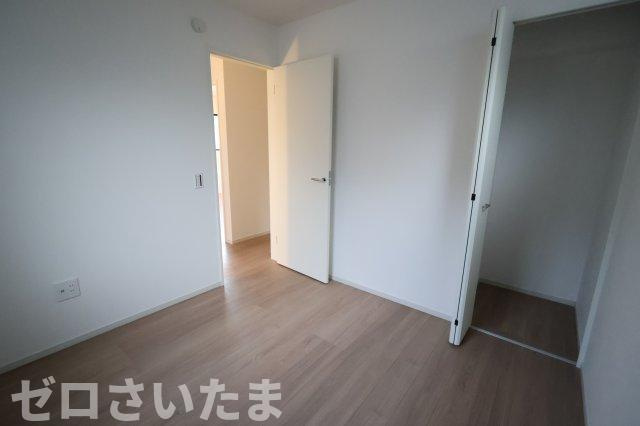 《仲介手数料無料》西区大字内野本郷929-16(全1戸)新築一戸建てリガーレの洋室|撮影日 2025年12月1日 16:00 晴れ