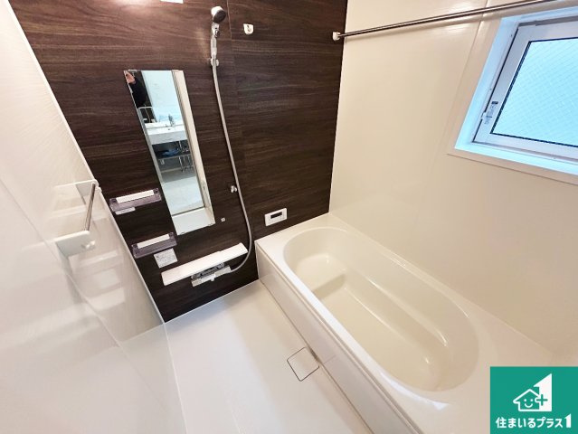 藤井寺市小山　新築一戸建ての前面道路含む現地写真|周辺は落ち着いた街並みの住宅地！子育てがしやすい住環境です！まだ未完成ですが、現地でしかわからない事もございます。是非一度ご覧ください。