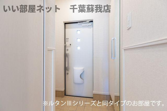 アヴァンセⅢの玄関|収納もある玄関です