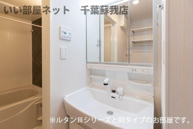 アヴァンセⅢの洗面所|スペースが確保できる洗面所です