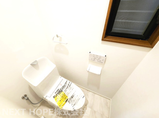 【トイレ】 | 尼崎市稲葉荘４丁目中古戸建 | トイレは１階・２階に設けられております！こちらは２階部分の新品のトイレです！