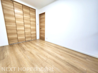 【洋室】 | 尼崎市稲葉荘４丁目中古戸建 | 洋室5.3帖です♪室内は令和７年９月リフォーム済み！お待たせ無しで即ご入居していただけます！！