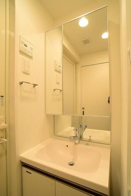 ステージファースト成増の洗面所