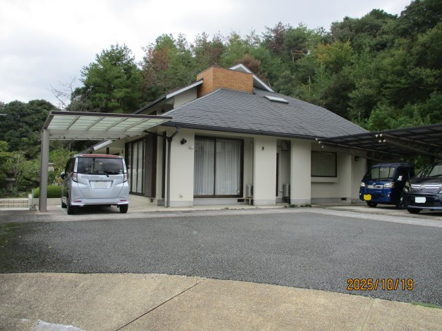 平野中古住宅の駐車場