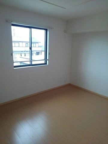 メゾンソレイユの内装|明るい色調の室内です