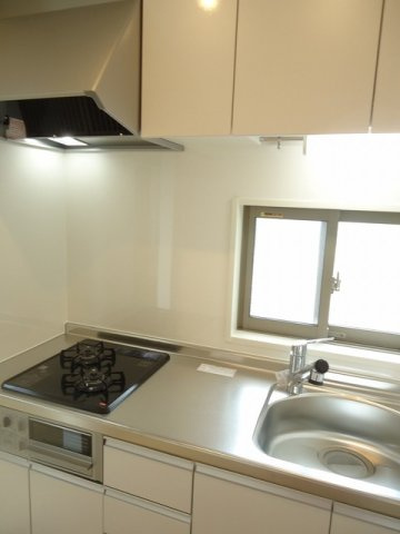 シャトレーのキッチン|コンパクトなキッチンで掃除もラクラク