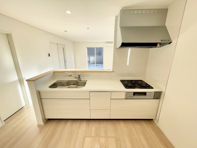 佐久北インターまで3分！耐震等級３！ご成約プレゼント対象物件！の前面道路含む現地写真