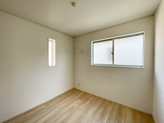 佐久北インターまで3分！耐震等級３！ご成約プレゼント対象物件！の前面道路含む現地写真