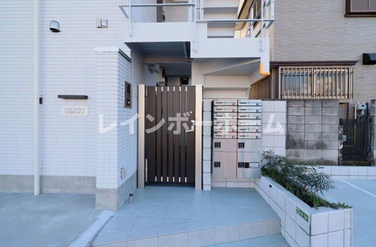 ライフタウン西新井のエントランス