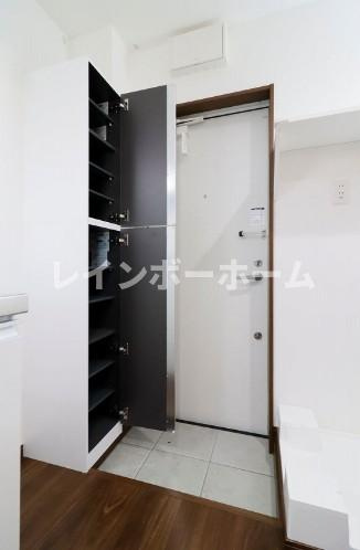 ライフタウン西新井の玄関