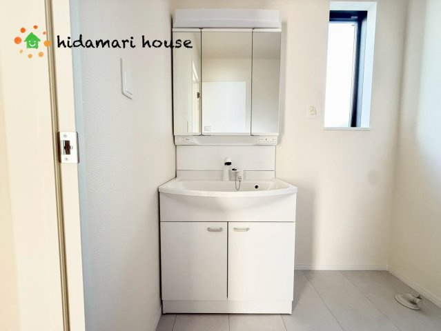 西区指扇235番　新築戸建　ハートフルタウンAの独立洗面台