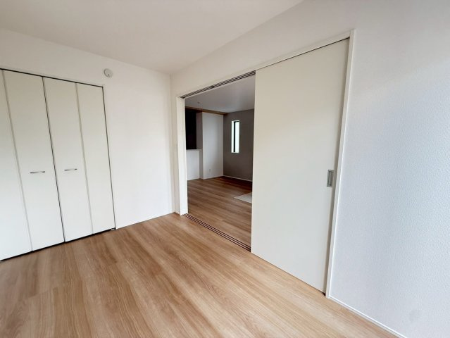 ★★うるま市豊原2期-3号棟（全3棟）の洋室|明るい洋室です