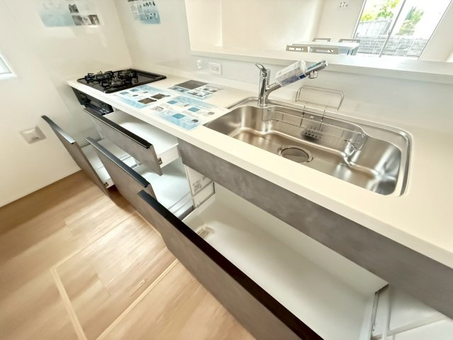 ★★うるま市豊原2期-3号棟（全3棟）のキッチン|お料理しやすいキッチンです