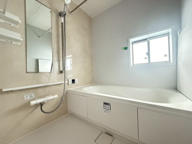 ★★うるま市豊原2期-3号棟（全3棟）の浴室|きれいなお風呂です