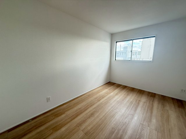 ★★うるま市豊原2期-3号棟（全3棟）の洋室|ゆったりした洋室です