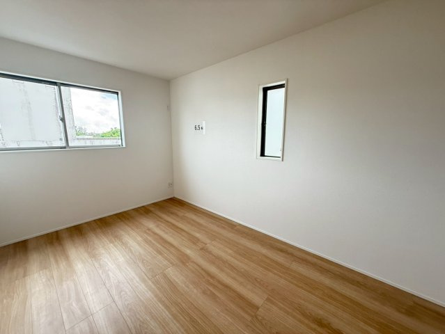 ★★うるま市豊原2期-3号棟（全3棟）の洋室|個人の部屋や寝室として使える洋室です