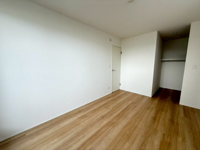 ★★うるま市豊原2期-3号棟（全3棟）の洋室|コンパクトで使いやすい洋室です