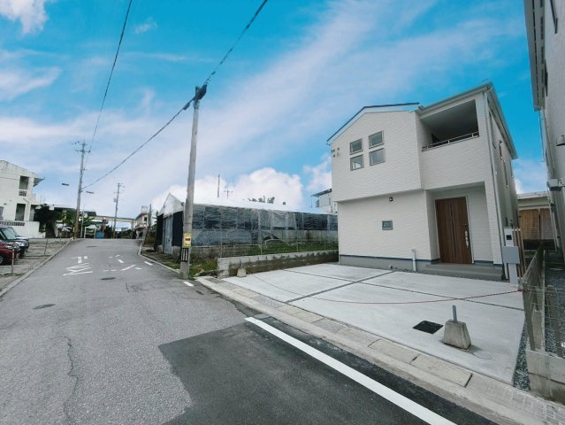 ★★うるま市豊原2期-3号棟（全3棟）の前面道路含む現地写真|前面道路含む現地写真です
