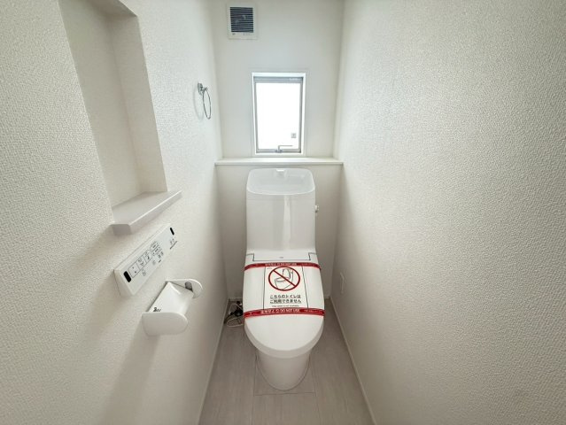 ★★うるま市豊原2期-3号棟（全3棟）のトイレ|落ち着いたトイレです