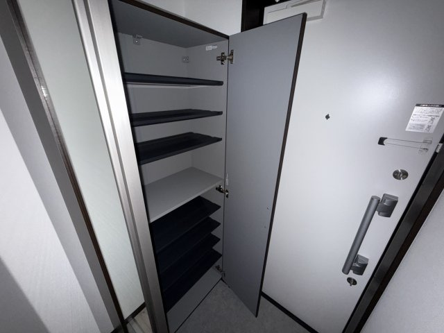 H and P緑地公園の玄関