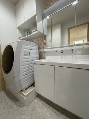 【独立洗面台】 | 園山２丁目 | 清潔感ある洗面台は、身だしなみチェックや肌のお手入れに最適です。