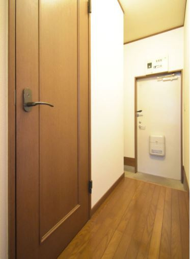 第2グリーンコーポ長門【キャッシュバック対象物件】の玄関|明るい玄関です